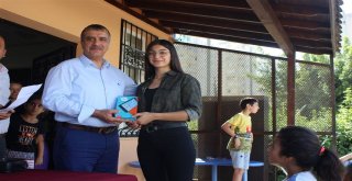 Başarılı Öğrenciler Ödüllendirildi