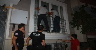 Hırsız İçeride İhbarı Polisi Balkona Tırmandırdı