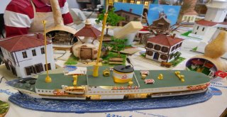 Atık Malzemelerden Birer Sanat Eseri Üretiyorlar