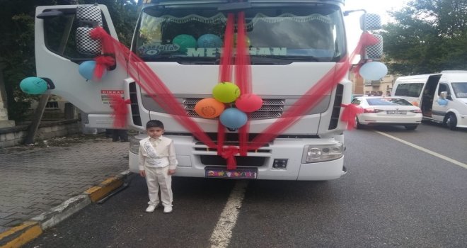 Nakliyeci Tırını Sünnet Arabası Yaptı
