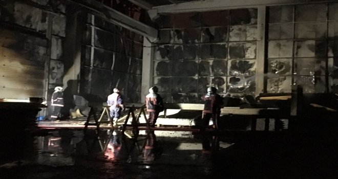 Başkentte Korkutan Fabrika Yangını