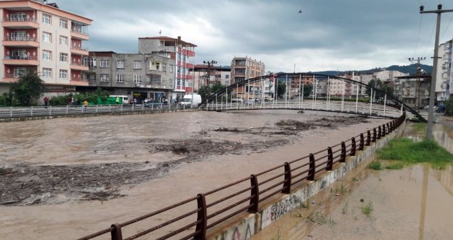 Ünyede Tabakhane Deresi De Taştı