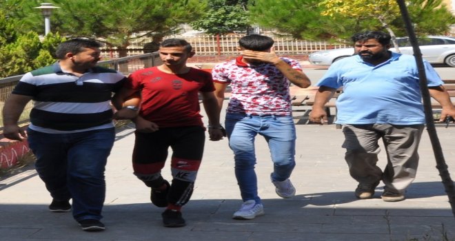 Suriyeli Kadının Çantasını Alan Kapkaççılar Güvenlik Kamerasında