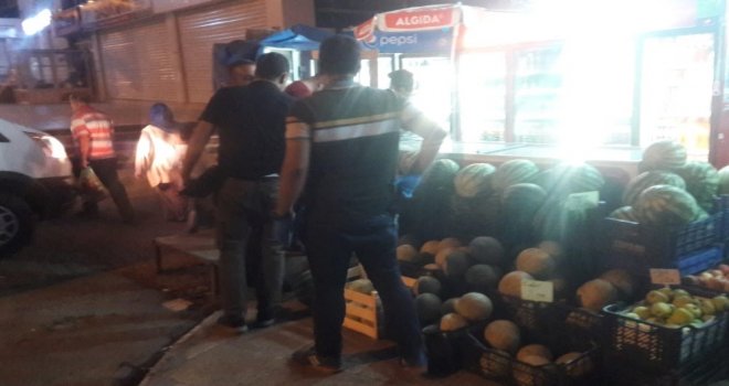 Herkesin Gözü Önünde Eşini Defalarca Bıçakladı