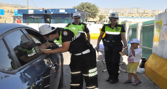 Şırnakta Hatalı Sürücüye Kırmızı Düdük Uygulaması Başlatıldı