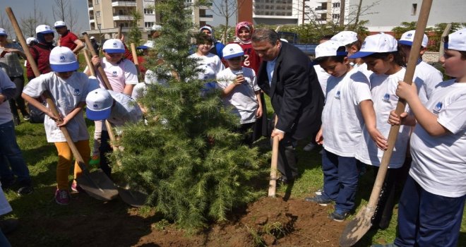 Yunusemrede Binlerce Fidan Toprakla Buluşuyor