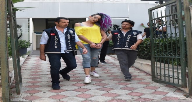 Antalyada Gencin Düştüğü Evdeki Travesti Yakalandı
