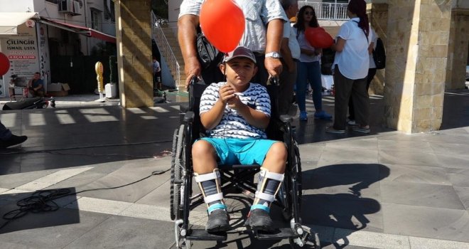 Umuda Balon Uçurdular