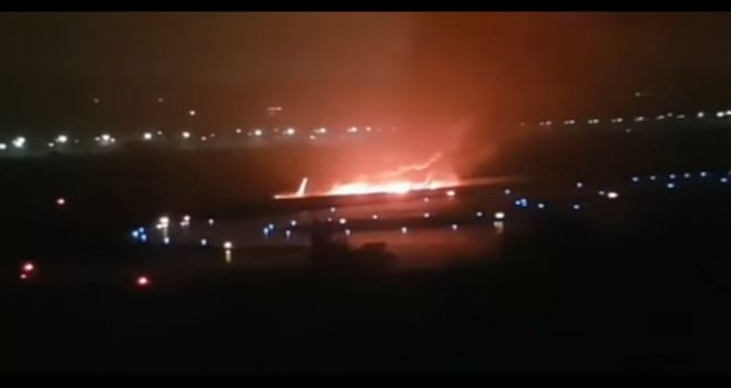 Rus Uçağı Pistten Çıkarak Yandı, Thy Geri Döndü