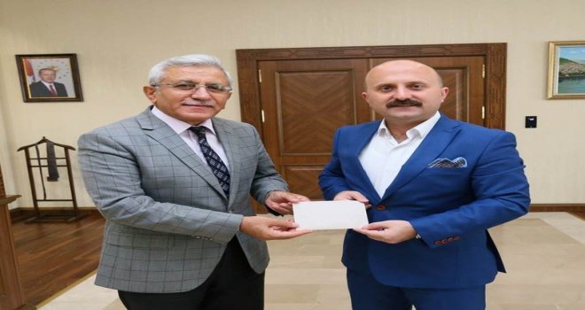 Vali Varoldan Türkiye Diyanet Vakfına Kurban Bağışı