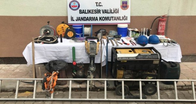Dursunbeyde İzinsiz Kazı Yapan 2 Kişi Suç Üstü Yakalandı