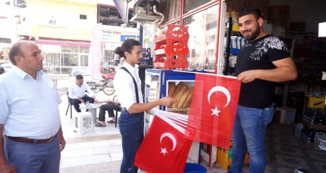 Sarıgöl Chp İlçe Teşkilatından Bayrak Kampanyası