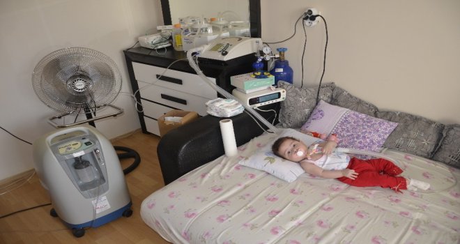 11 Ayılık Minik Elif Kalbindeki 11 Milimetrelik Delikle Yaşamaya Çalışıyor