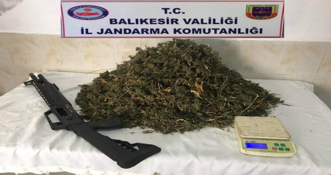 Balıkesirde 10 Kilo Esrar Ele Geçirildi