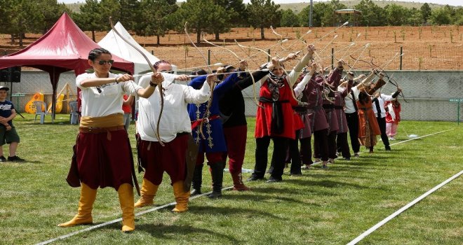 Meramda Spor Alanları Oluşturulmaya Devam Ediliyor