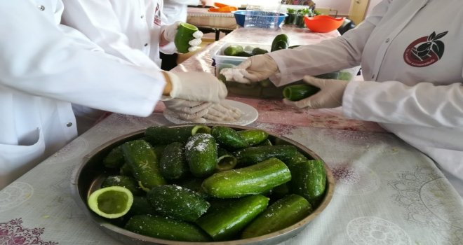 Gastronomi Kenti Hatayda Dolmalık Ve Turşuluk Salatalıklar Kışa Hazırlanıyor
