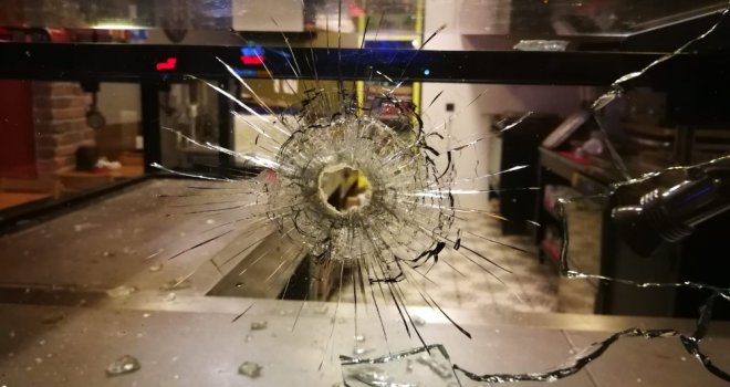 Börekçi Dükkanı Kurşunlandı, Mahalleli Panik Oldu