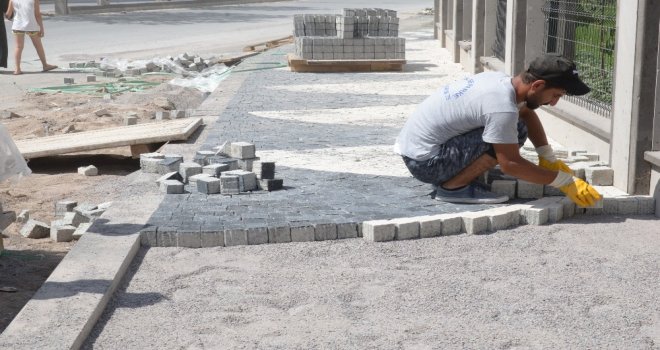 Melikgaziden Nurihas Ve Esenyurt Mahallelerinde Yaya Yolu Ve Orta Refüj Çalışması