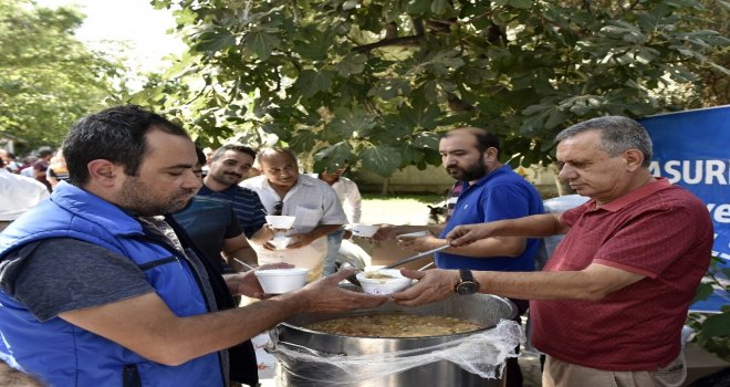 Muratpaşa 3 Noktada Aşure Dağıttı
