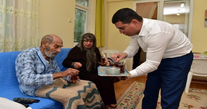 Tütüncüden Kore Gazisi Ve Eşine Çay Servisi