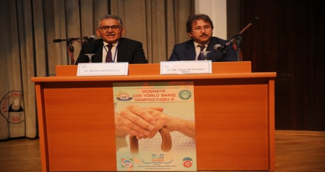 Dr. Büyükkılıç Sağlık Seminerinde Oturum Başkanlığı Yaptı