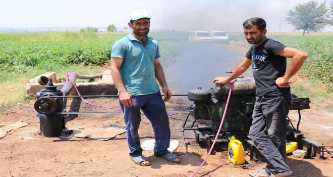 (Özel Haber) Tarlasına Su Gelmeyince Geleneksel Yöntemi Uygulamaya Başladı