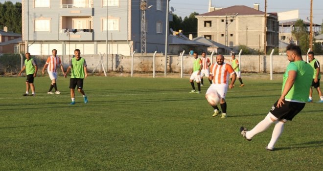 Van Büyükşehir Belediyespor Yöneticileri İle Basınspor Arasında Dostluk Maçı