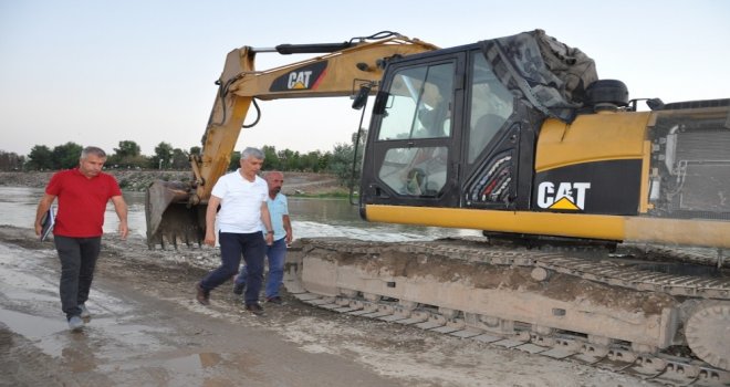 Dicle Nehrinin İki Yakası 11 Gözlü Taş Köprü İle Birbirine Bağlanıyor