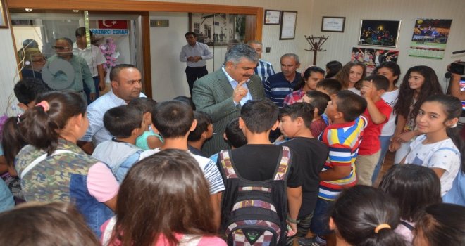 Çocuklar Başkan Özgüvenin Misafiri Oldu