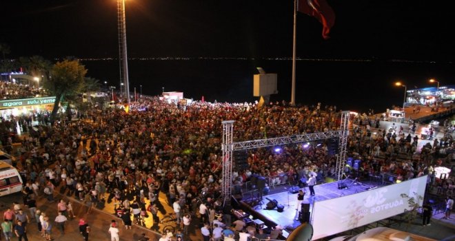 Edremitte Fener Alayı