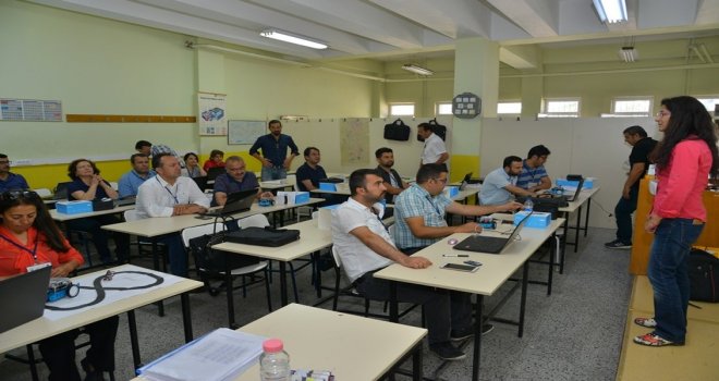 Aeüsinde Sınıf Öğretmenlerine Eğitsel Robotik Uygulamaları Eğitimi Verildi