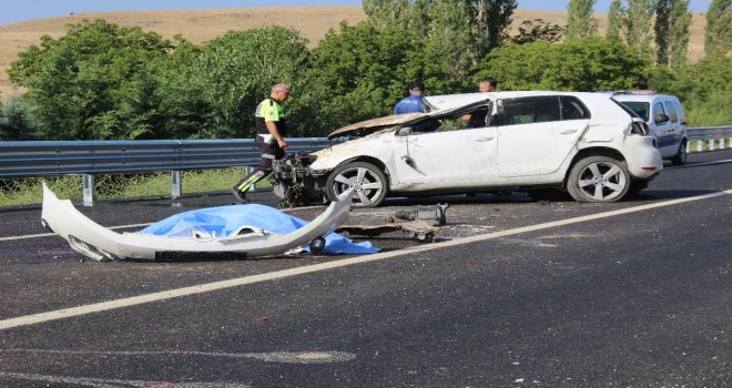 Refüje Çarparak Takla Atan Otomobil Sürücüsü Hayatını Kaybetti