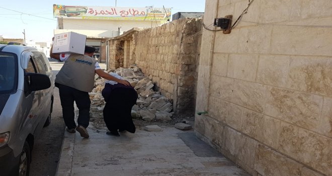 Sadakataşından Suriyeli Ailelere Gıda Yardımı