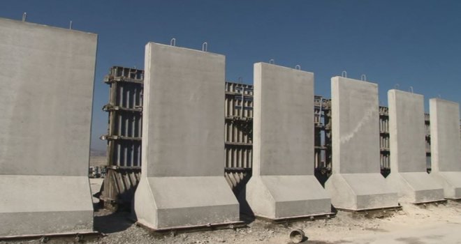 Sınırın Duvarları Reyhanlıda Üretiliyor