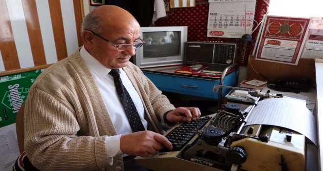 Unutulmaya Yüz Tutmuş Arzuhalcilik Mesleğini Yaşatıyor