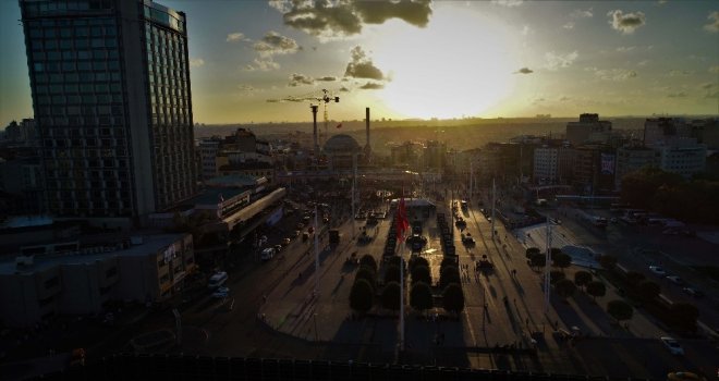 (Özel) Çalışmaların Sona Geldiği Taksim Camiinde Gün Batımı Mest Etti
