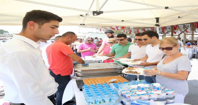 Karşıyakada 2 Bin Kişilik Bayram Yemeği
