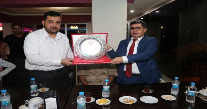 Kaymakam Çetinden Müftü Aktopraka Plaket