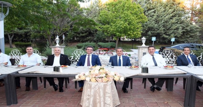 Vali Kalkancıdan Başsavcı Karabacak Onuruna Veda Yemeği