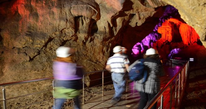 Doğal Klimalı Türkiyenin En Uzun 10. Mağarası Ziyaretçi Akınına Uğradı