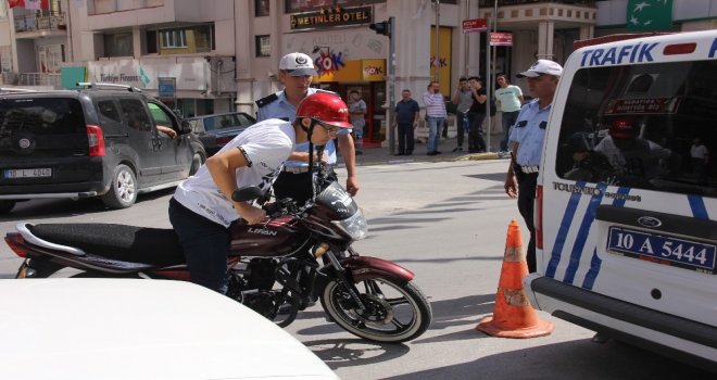 Polis Trafikte Can Güvenliği Mücadelesi Veriyor