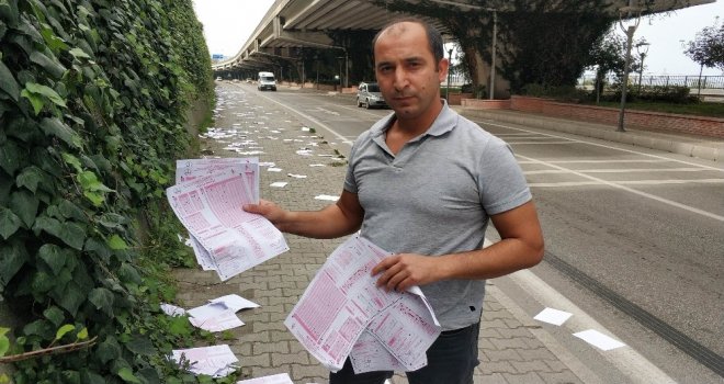 Öğrencilerin Sınav Kağıtları Yollara Saçıldı