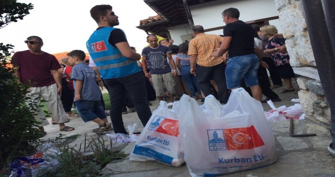 Türkiyeden Gönderilen Kurban Etleri Mehmet Akif Ersoyun Baba Ocağında Dağıtıldı
