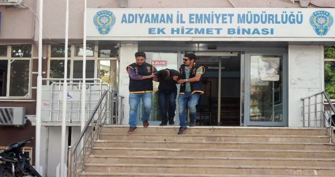 Kadınları Döverek Cep Telefonlarını Gasp Etti
