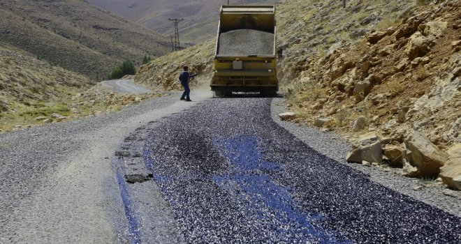 Uluköy Mahallesinde 15 Kmlik Yol Asfaltlanıyor