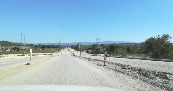 Sürücüler Köstebek Yuvasına Dönen Yoldan Tepkili