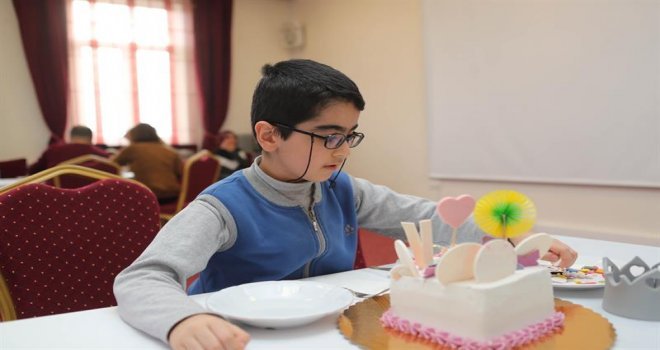 Arnavutköyde Çocuklar Pasta Süsledi