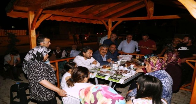 Başkan Özgüven, Yeni Yapılan Parkta Vatandaşla Bir Araya Geldi
