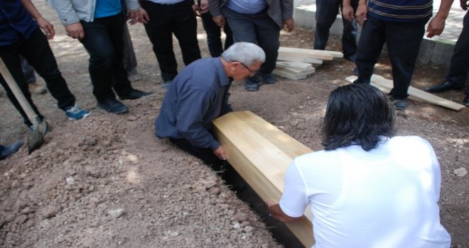 Kayıp Bayramın Kemikleri Tabutuyla Defnedildi