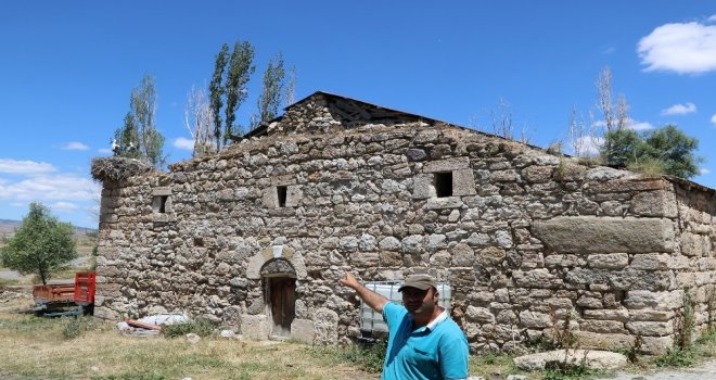 Biri Camiyi Diğeri İse Kiliseyi Mesken Tuttu